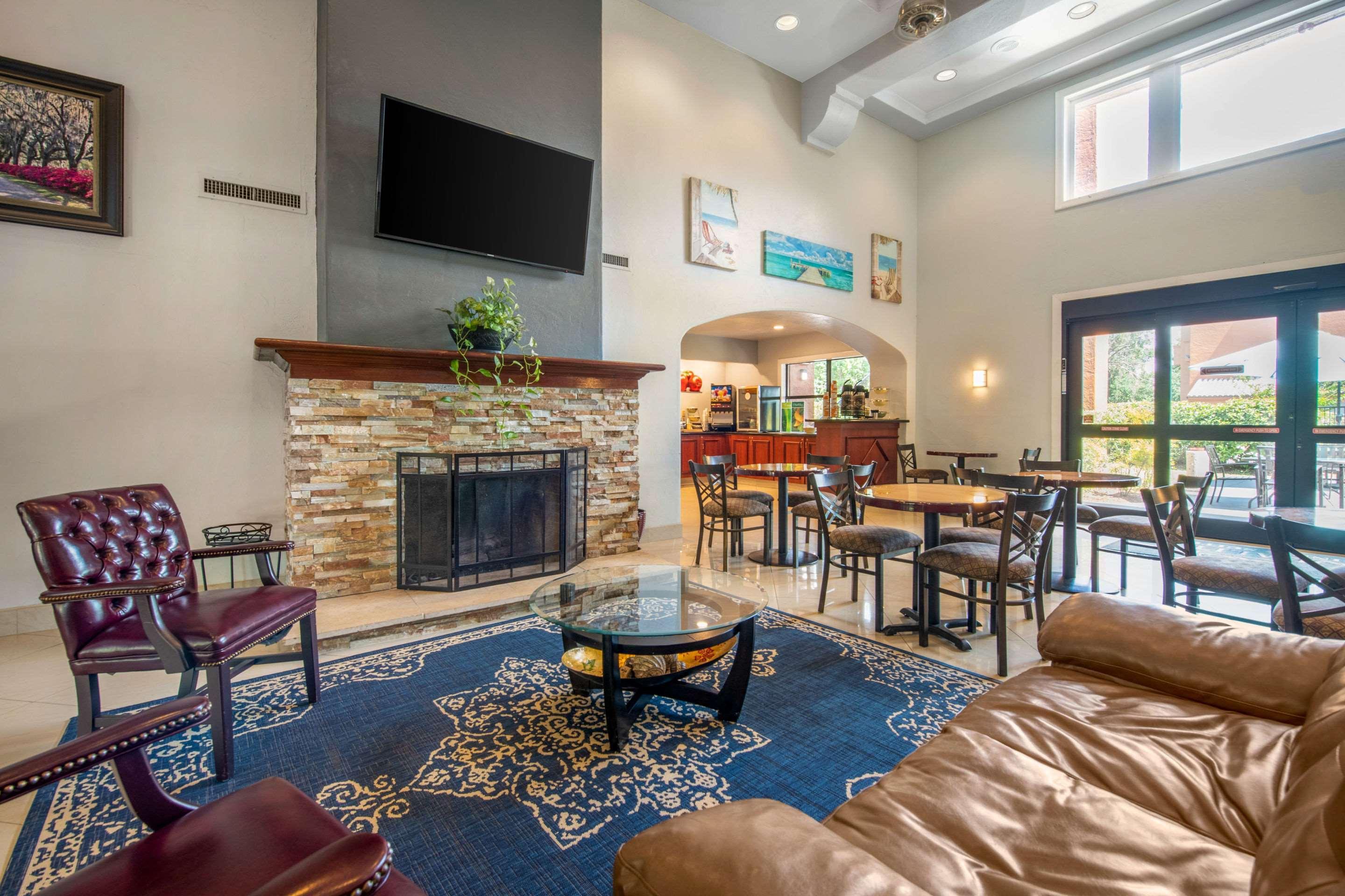 Quality Inn & Suites Jacksonville-Baymeadows Exterior photo